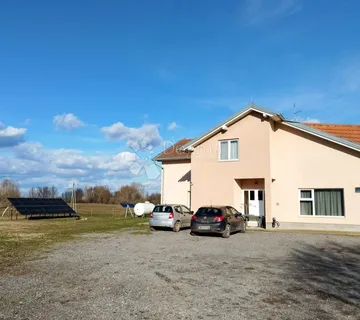 Pansion i konjički klub s apartmanima i restoranom - cover