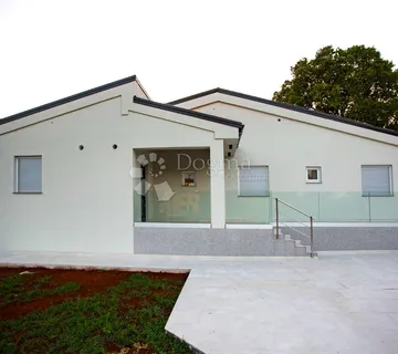 ROVINJ – prostrana niskoenergetska kuća s bazenom  - cover