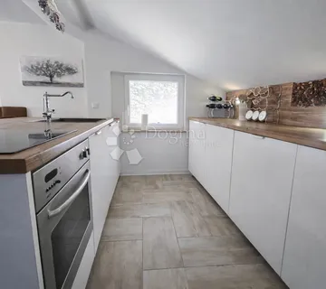 KUĆA S DVA STANA , mogućnost kupnje na kredit - cover