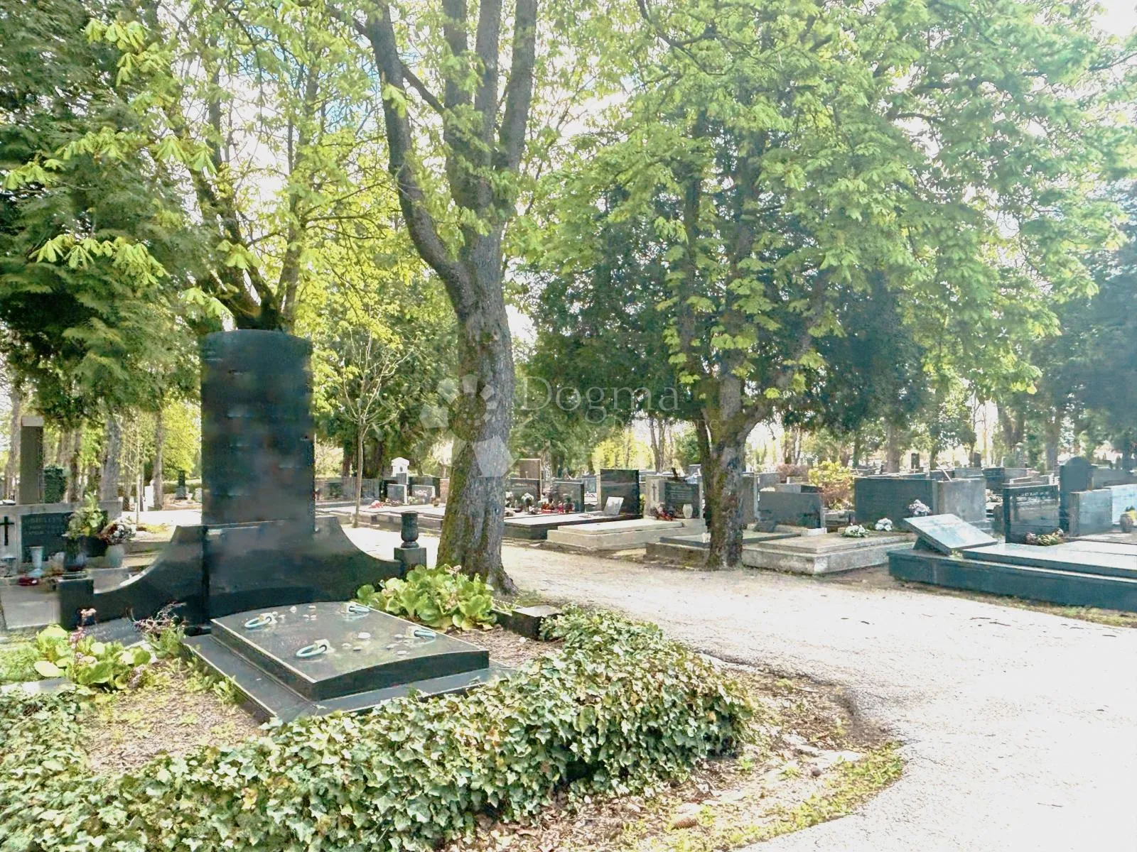 Grobno mjesto na iznimnoj lokaciji, 6 ukopnih mjesta - cover