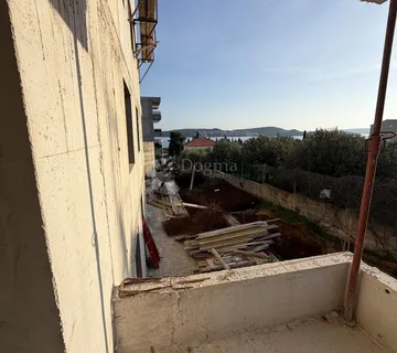 NOVOGRADNJA SEGET DONJI, DVOSOBNI STAN (CS-19) – 250m OD MORA! - cover