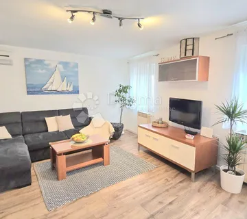 SELCE KUĆA NA 350M OD MORA  - cover