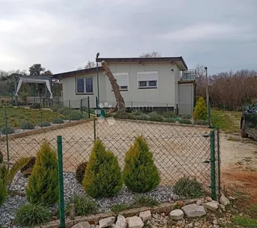 Poljoprivredno zemljiste s montažnom kućicom - cover