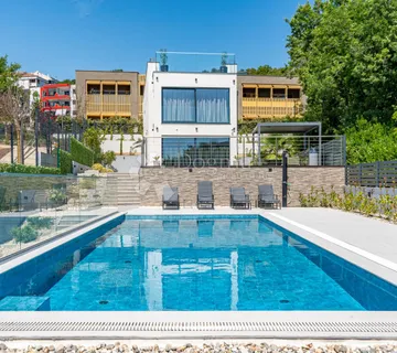 Samostojeća moderna vila sa bezenom - cover