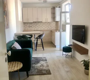 PRILIKA- TOP LOKACIJA- OPATOVINA - CENTAR - cover