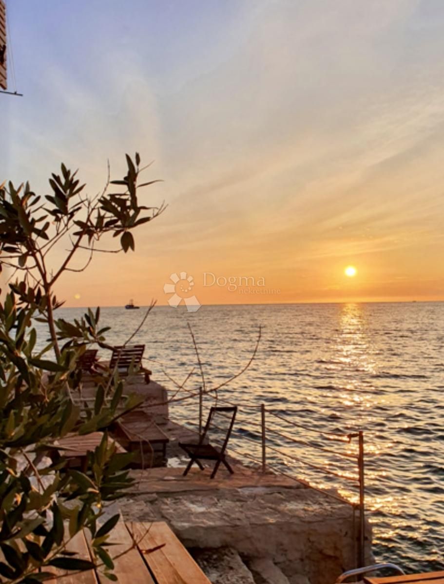 APARTMAN ROVINJ - 1.red do mora! - cover