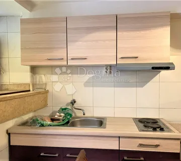 ROVINJ – garsonijera na odličnoj lokaciji, zaseban ulaz, nove instalacije - cover