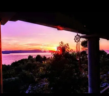 Skriveni komadić raja s najljepšim zalaskom sunca! - cover