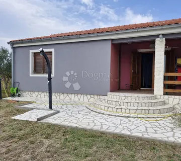 KUĆICA ZA ODMOR - cover