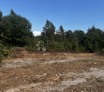ZEMLJIŠTE SA GRAĐEVINSKOM DOZVOLOM - KRŠAN - cover