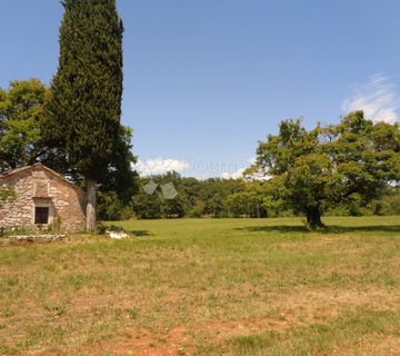 IMANJE OD 20.000 m2 SA VELIKIM GRAĐEVINSKIM TERENOM - cover