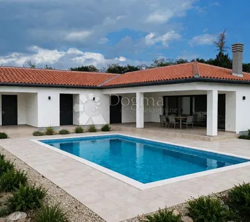 LABIN - MODERNA PRIZEMNICA S 3 SPAVAĆE SOBE I BAZENOM - cover