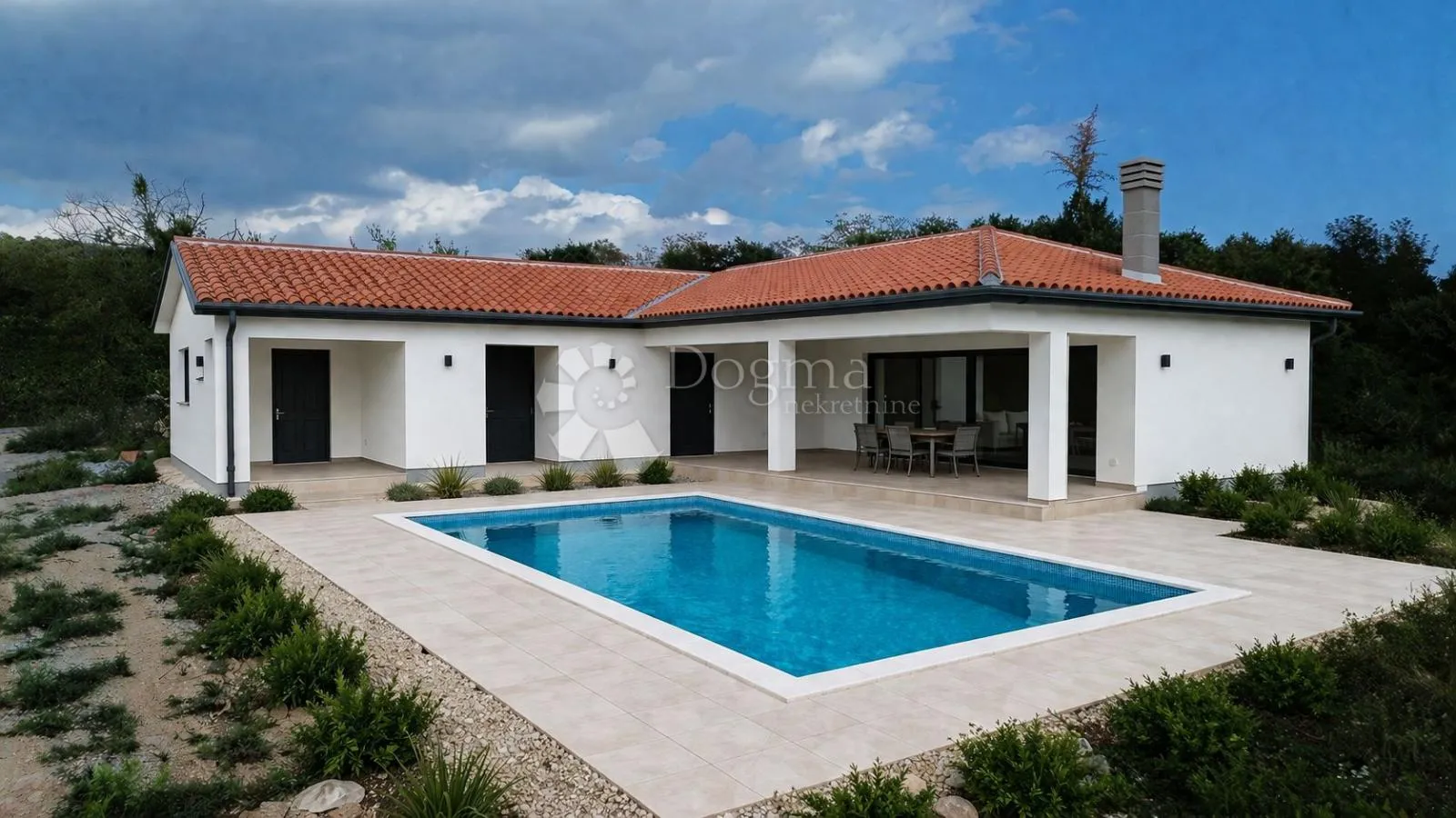 LABIN - MODERNA PRIZEMNICA S 3 SPAVAĆE SOBE I BAZENOM - cover