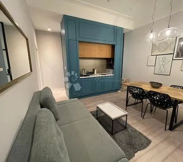 Iznajmljujem tri sobe i dva apartmana u samom centru grada - cover