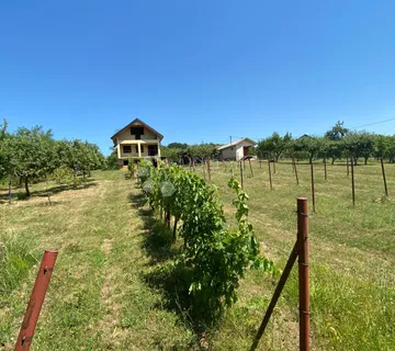 VIKEND KUĆA - GRAĐEVINSKO ZEMLJIŠTE 4680 m2 - cover