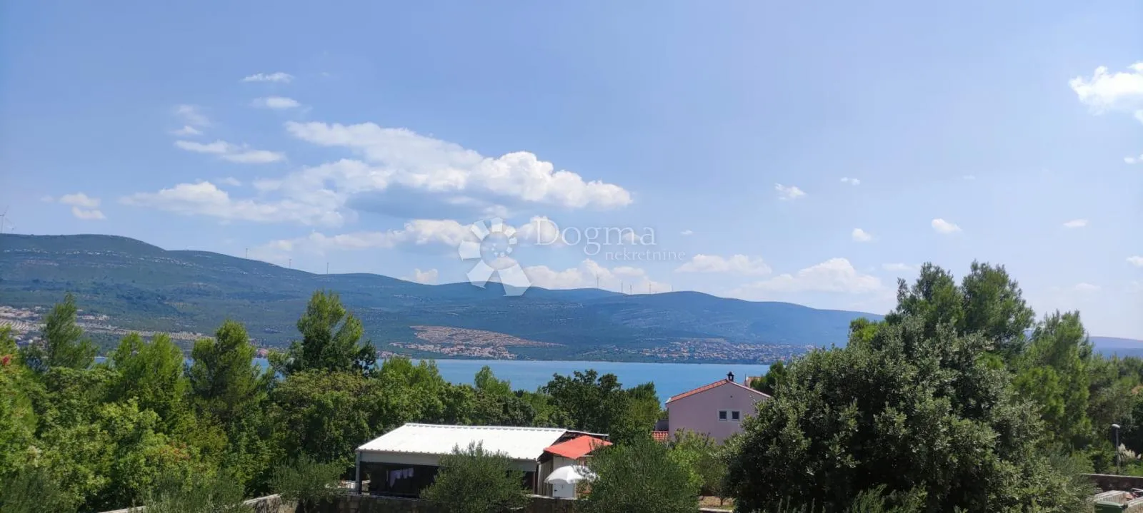 PREDIVNA KUĆA U BLIZINI MORA - cover