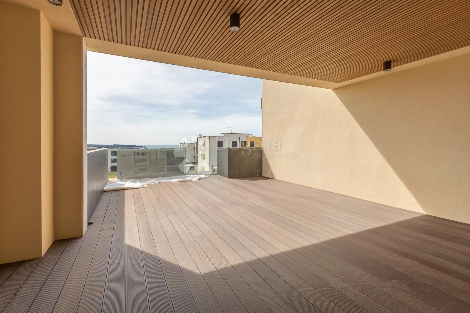 NAJPOŽELJNIJA NOVOGRADNJA U GRADU - STAN B-1-C, NA 1. KATU S POGLEDOM NA MORE - cover