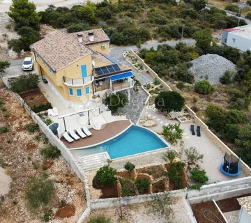 BRODARICA- MEDITERANSKA VILLA S BAZENOM I POGLEDOM - cover