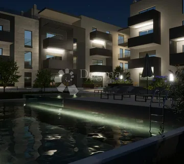 POREČ (okolica) Luksuzan stan sa vrtom, bazenom i garažom - cover