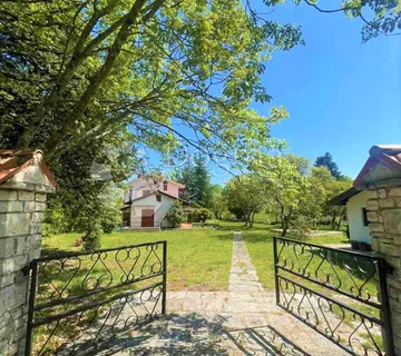 LABIN,okolica, kuća  sa garažom i prostranom okućnicom  - cover