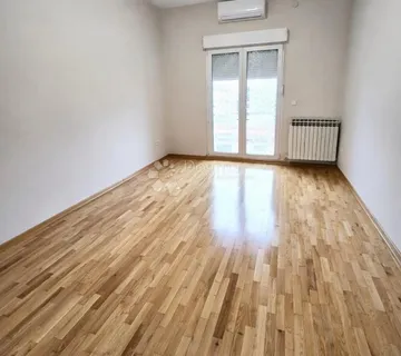 STAN U ZGRADI, TRAMVAJ ZONA - cover