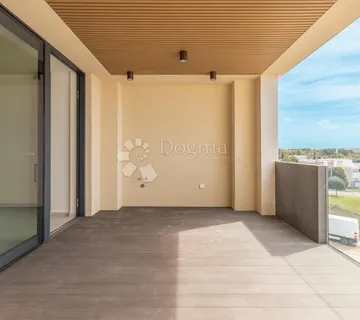 JEDNOSOBAN STAN U NAJBOLJOJ NOVOGRADNJI U GRADU- STAN B-2-C, NA 2. KATU S POGLEDOM NA MORE - cover