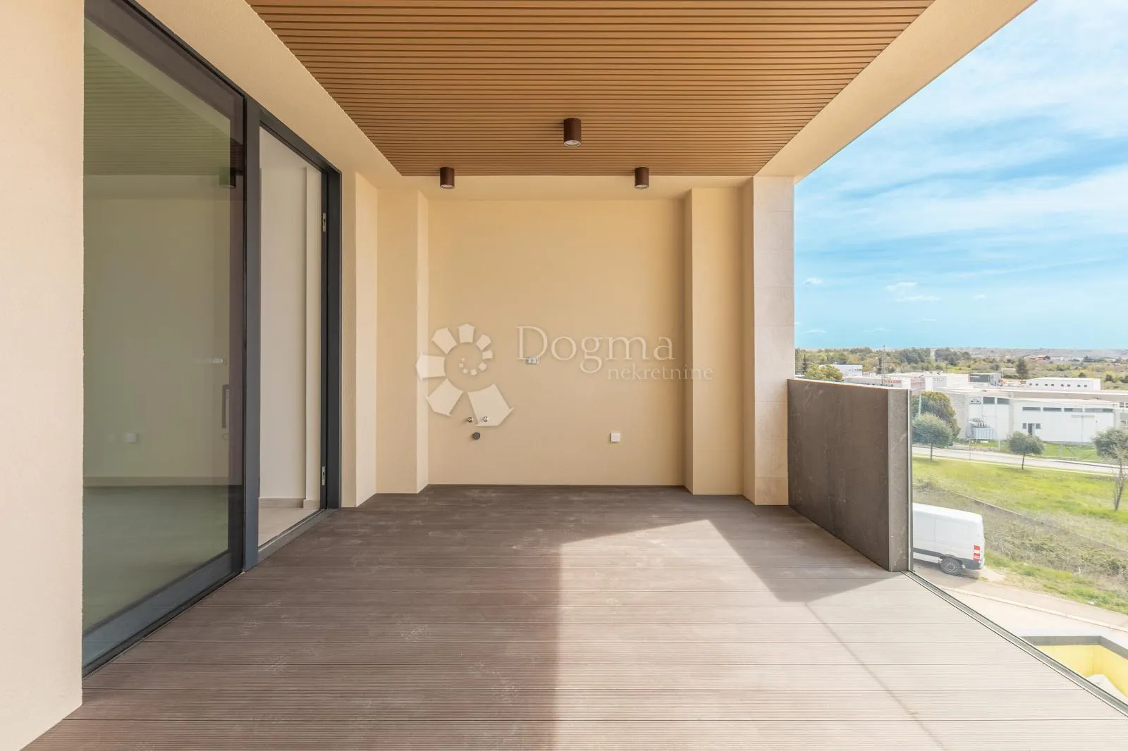 JEDNOSOBAN STAN U NAJBOLJOJ NOVOGRADNJI U GRADU- STAN B-2-C, NA 2. KATU S POGLEDOM NA MORE - cover