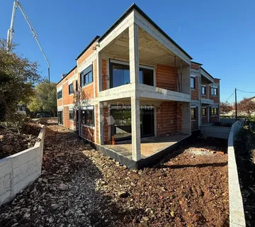 NOVOGRADNJA 1.KAT, KANFANAR - cover