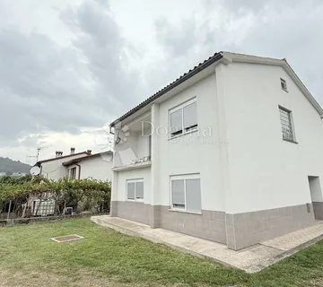 SAMO U PONUDI NAŠE AGENCIJE!!! LABIN, kuća na idealnoj lokaciji između Labina i Rapca - cover