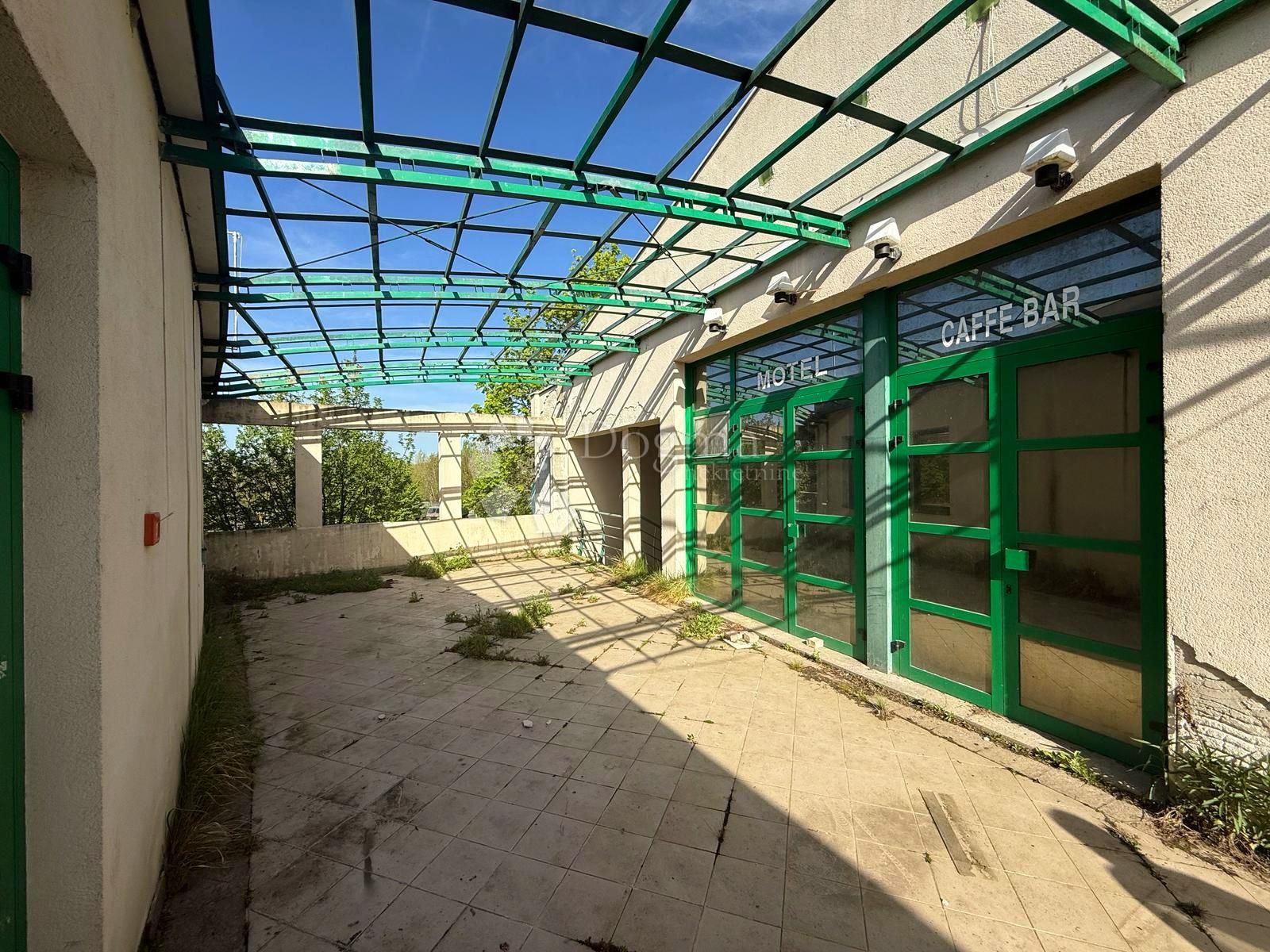 PRODAJE SE MOTEL S POSLOVNIM PROSTOROM - cover