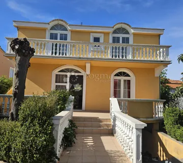 Apartmanska kuća u Pakoštanima - cover