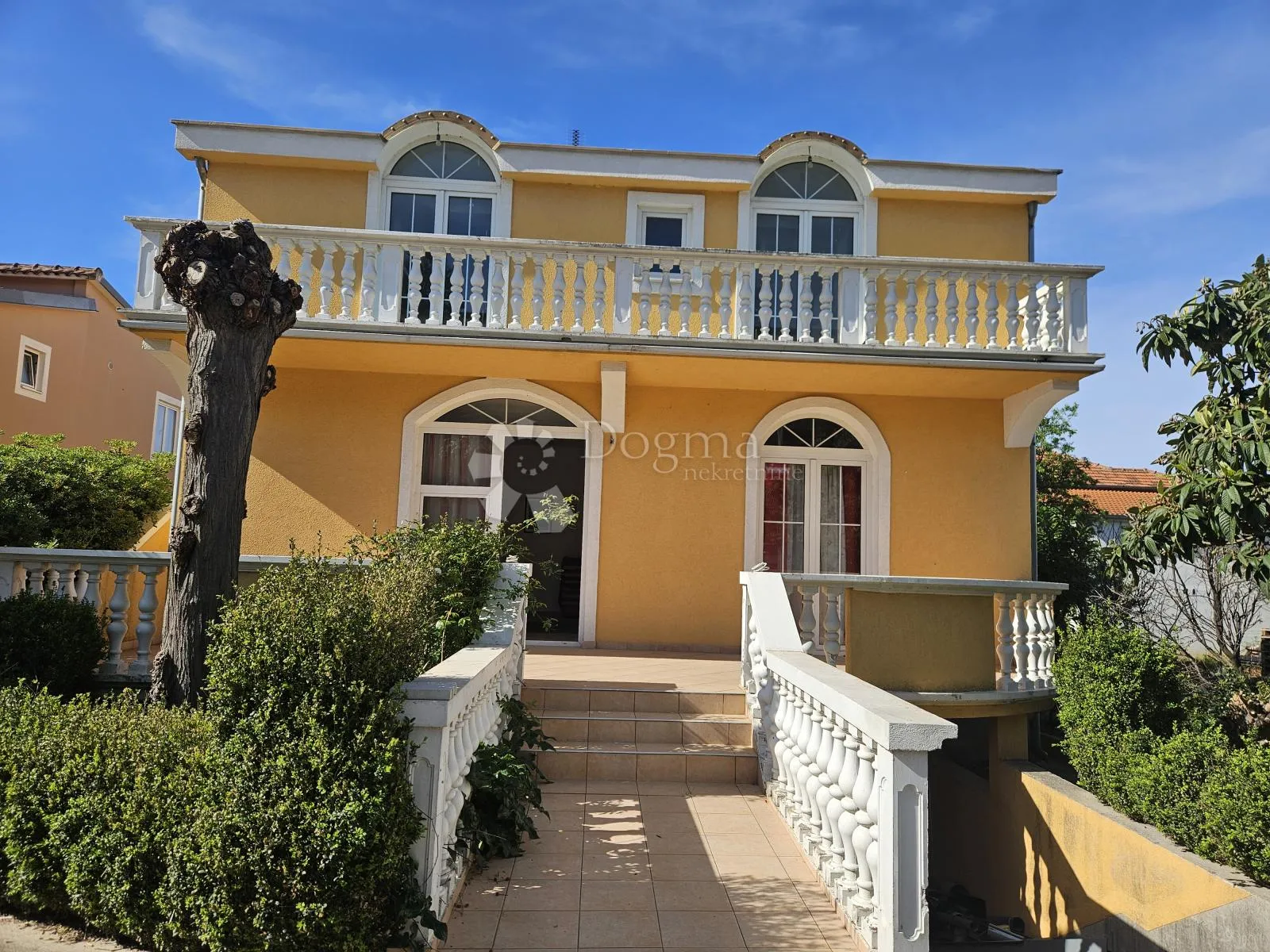 Apartmanska kuća u Pakoštanima - cover