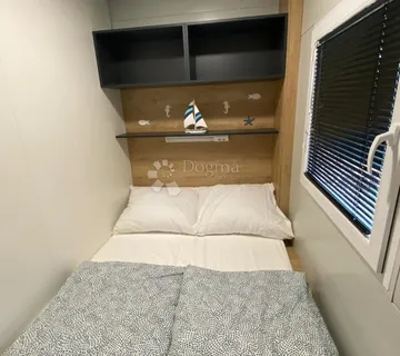 NAMJEŠTENA MODULARNA KUĆA UZ MORE - cover