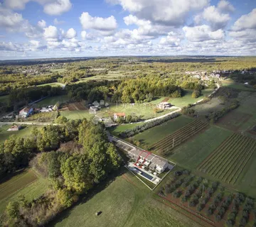 Okolica Barbana, kuća u nizu s bazenom 10 km do mora - cover