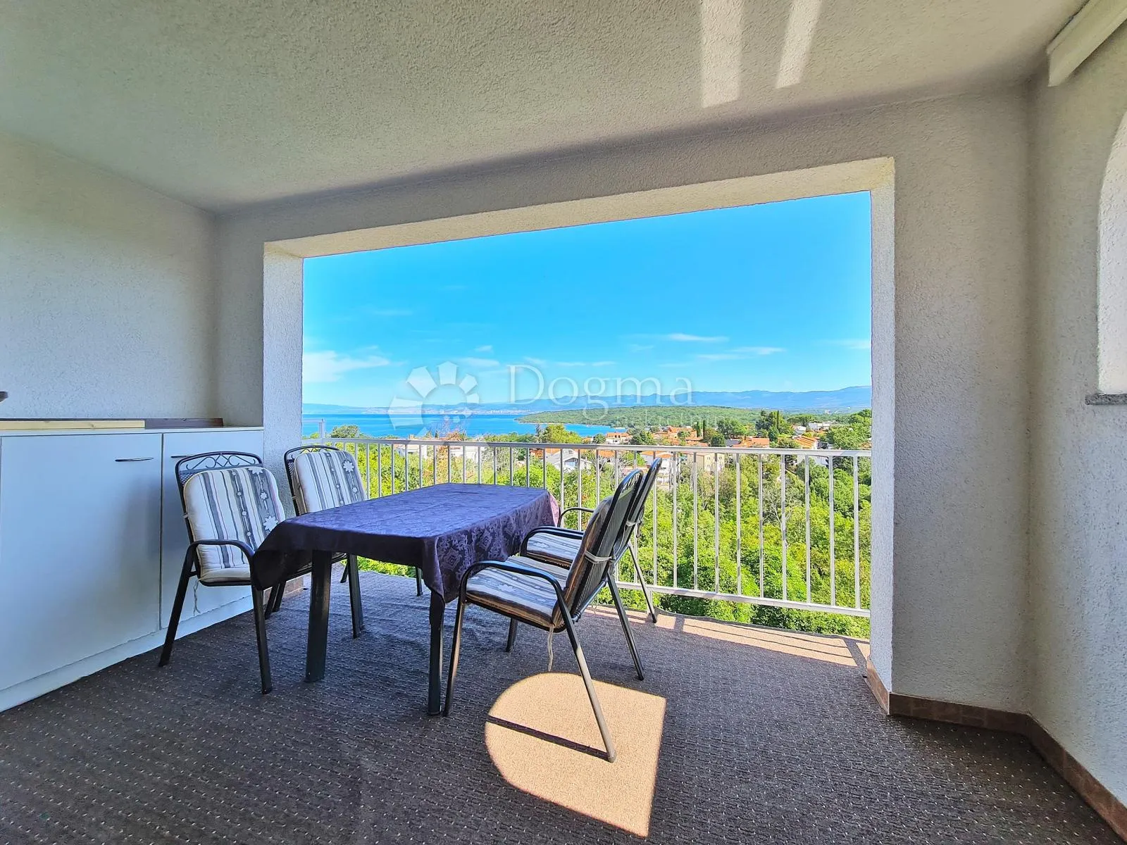 Apartman u Njivicama sa izvanrednim pogledom na more - cover