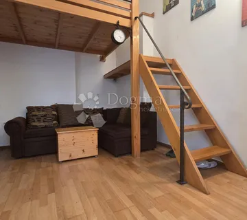 Garsonjera u blizini centra grada - cover