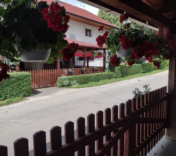 Farma i idiličnom okruženju - cover