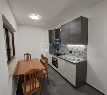 DRENOVA ETAŽA ZA 6 RADNIKA NAJAM - cover