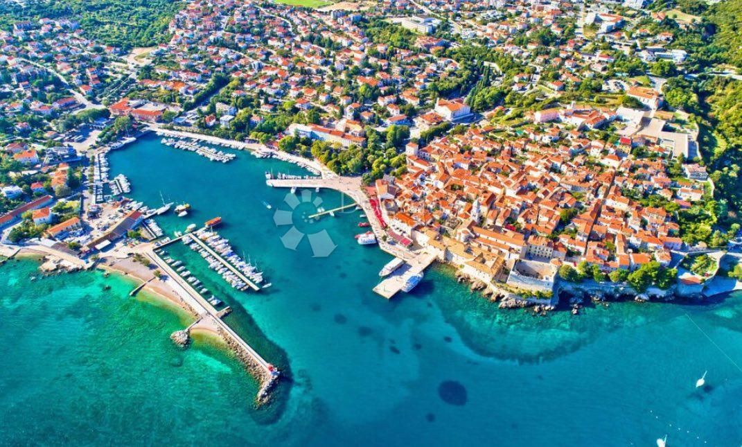 GRAD KRK, APARTMAN U PRIZEMLJU NA TOP LOKACIJI - cover