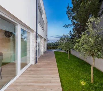 Luksuzna villa 700 m od plaže s pogledom na more i Brijune! - cover