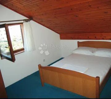  OKRUG GORNJI, KUĆA 400 m², 150 m OD MORA, PRILIKA - cover
