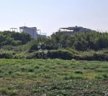 Građevinsko zamljište na praktičnoj i mirnoj lokaciji - cover