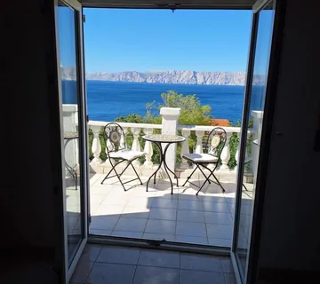 PRILIKA! Mediteranski raj – katnica s dva apartmana i velikim vrtom - cover