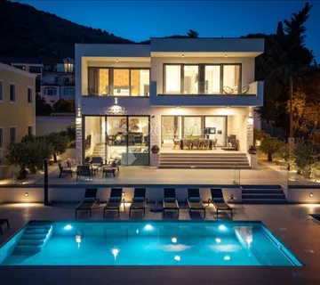 Ekskluzivna Villa prvi red do mora - cover