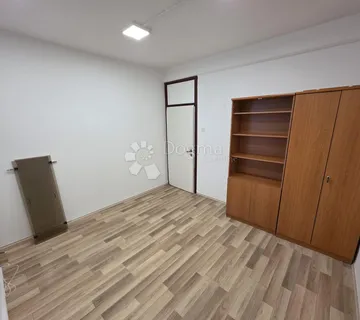 Poslovni prostor za najam – 11.80 m², centar Čakovca (uredska namjena) - cover