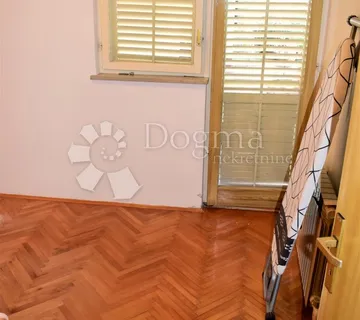 EKSKLUZIVNO DVA STANA SA POGLEDOM NA MORE U CENTRU - cover