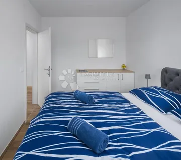 Moderna dvojna vila s bazenom i 4 spavaće sobe, pogled more - cover