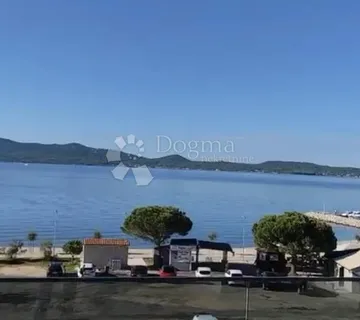 Prestižni penthouse u prvom redu do mora i s nagradom za najbolji luksuzni projekt/Luxury residence with private rooftop terrace  - cover