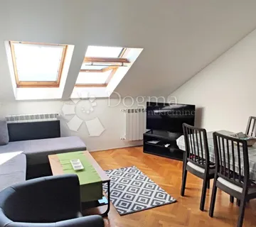 Udoban stan u Opatiji s pogledom na more i parkingom - cover