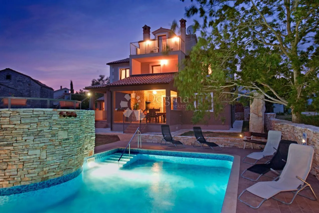 Prekrasna vila sa jedinstvenim bazenom - cover